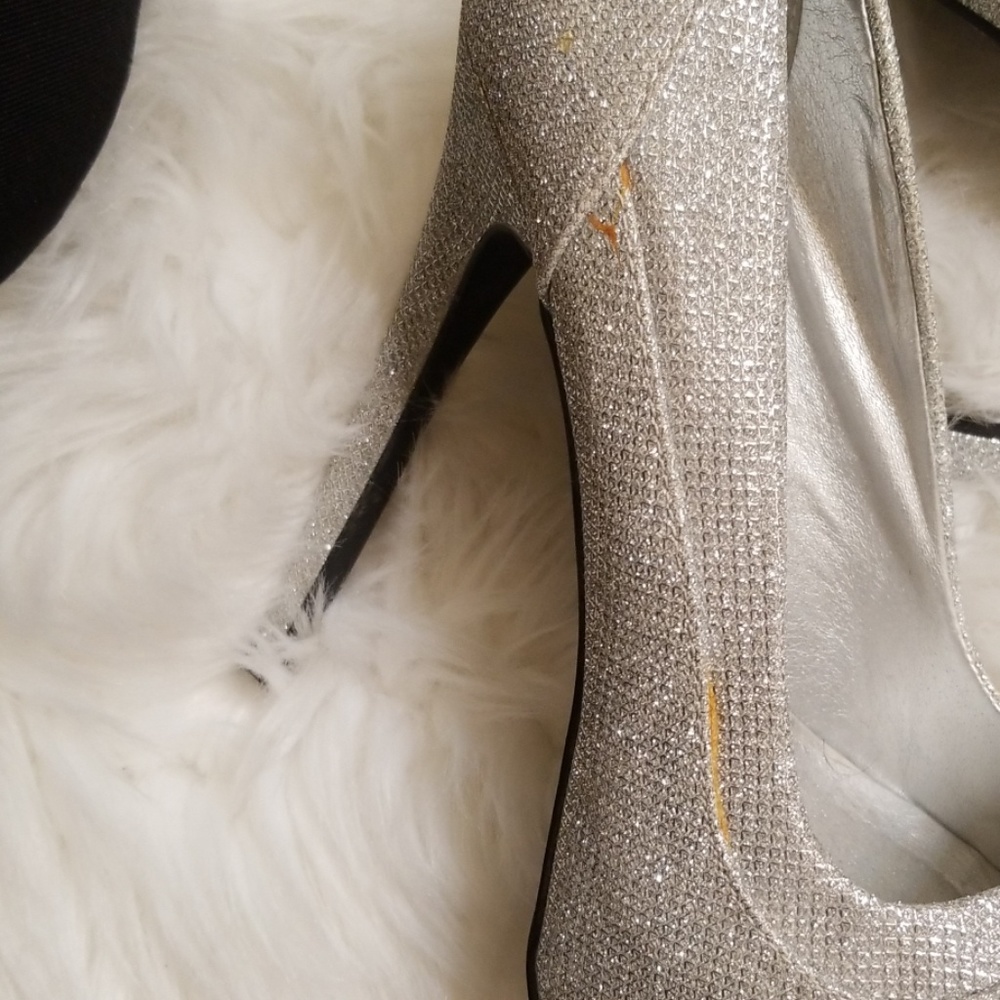 Heels - Picture 2 of 4